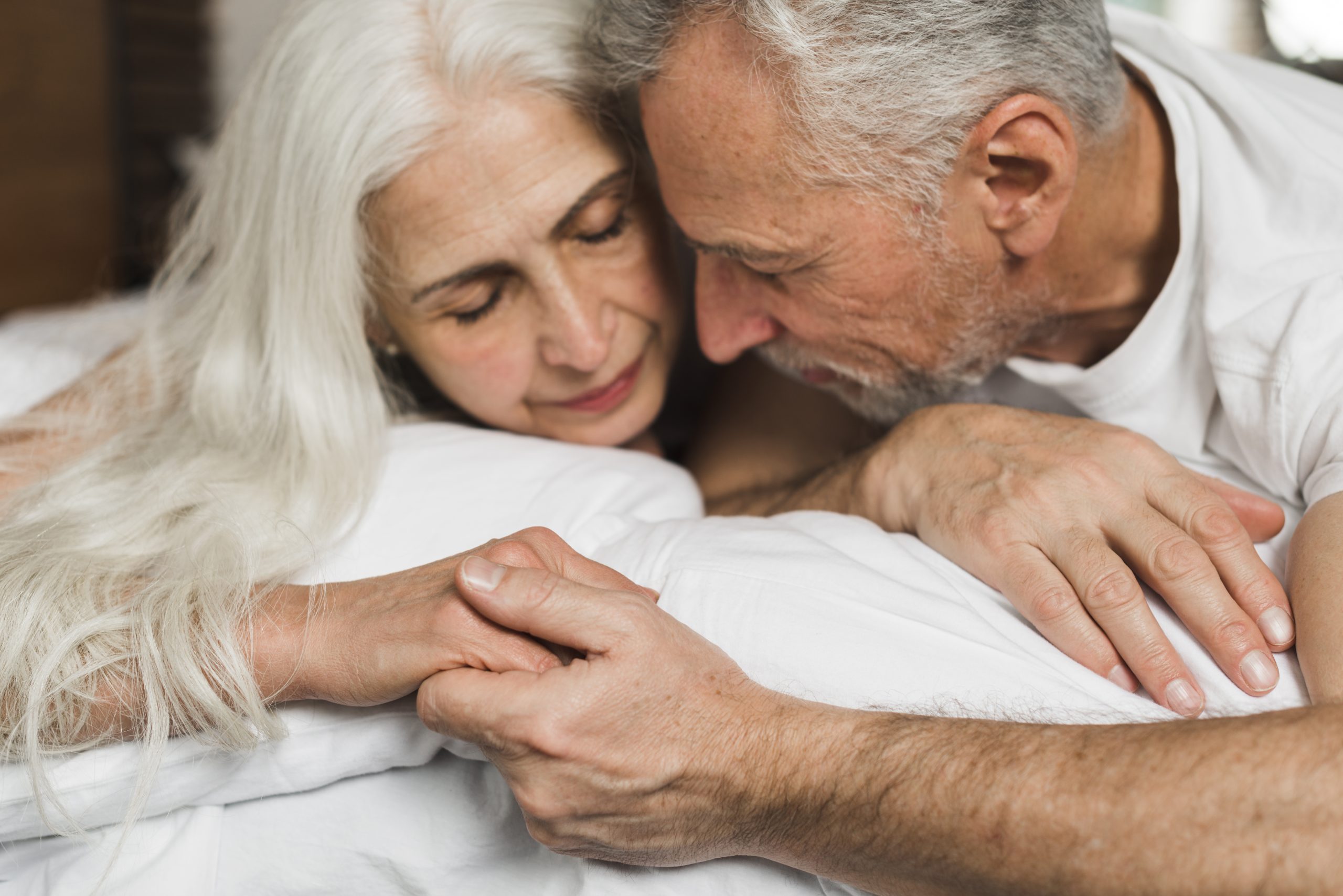 senior-couple-holding-hands
